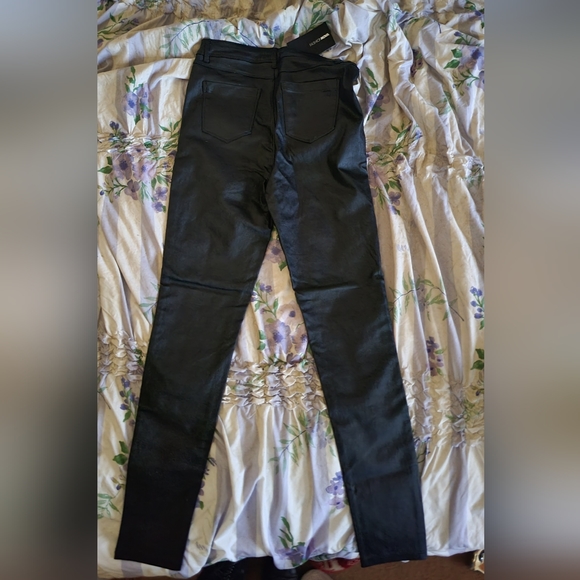 NWT Fashion Nova Stretchy High-waisted Faux Leather Pants with back pockets - Picture 2 of 6